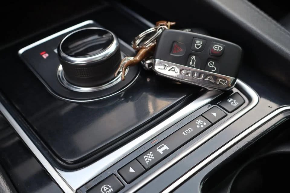 2019 Jaguar F-Pace - Image 7 of 9