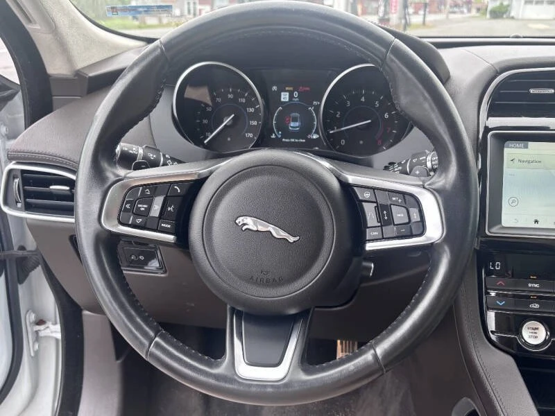2019 Jaguar F-Pace - Image 11 of 12