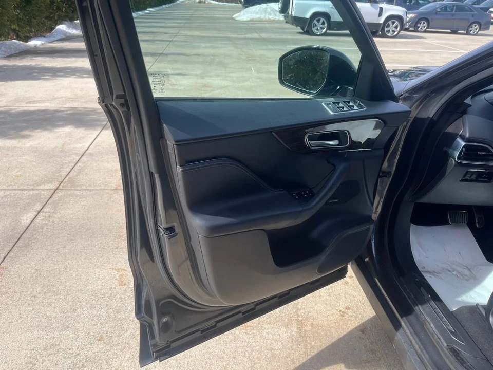 2019 Jaguar F-Pace - Image 10 of 12