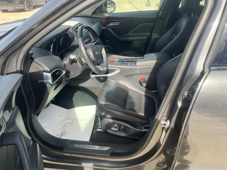 2019 Jaguar F-Pace - Image 9 of 12