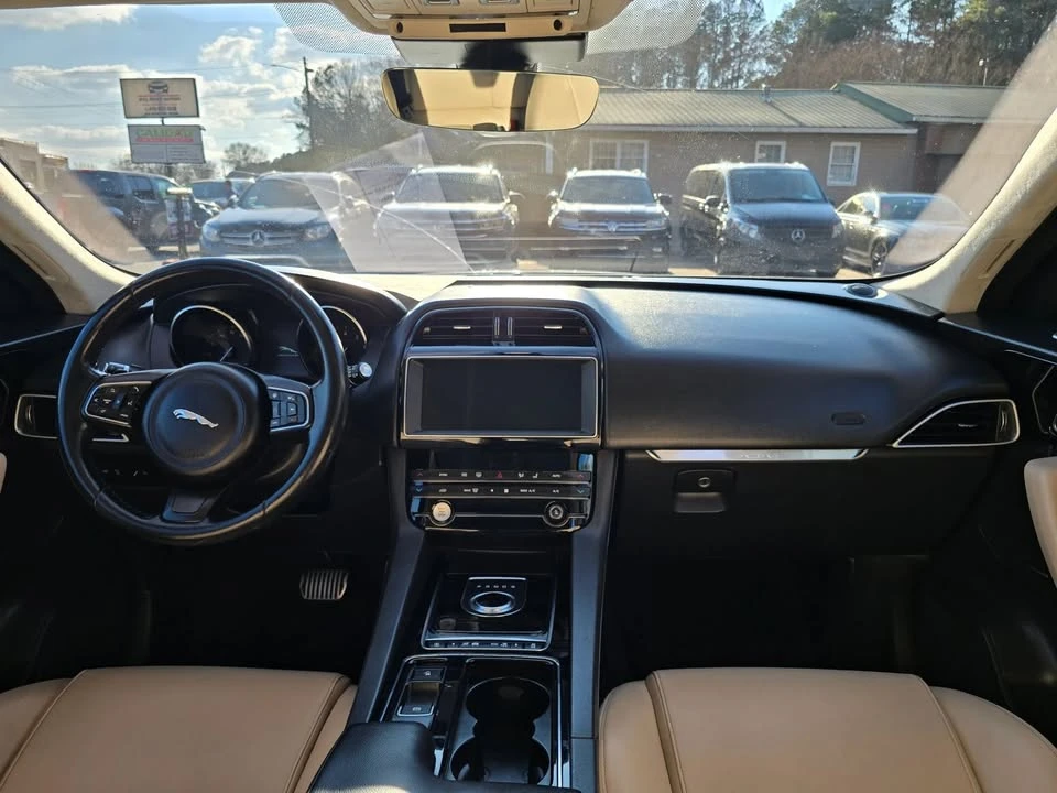2019 Jaguar F-Pace - Image 8 of 20