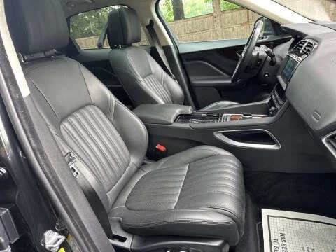 2019 Jaguar F-Pace - Image 16 of 19
