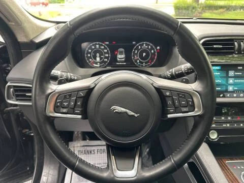 2019 Jaguar F-Pace - Image 10 of 19