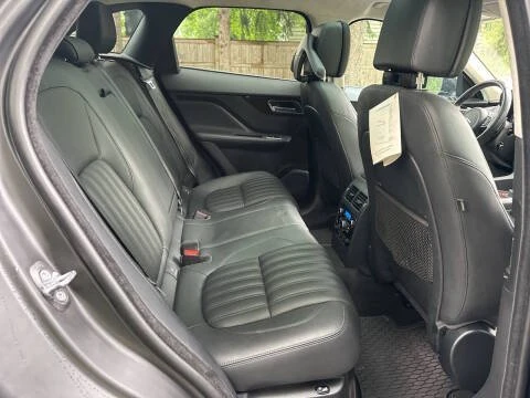 2019 Jaguar F-Pace - Image 17 of 19