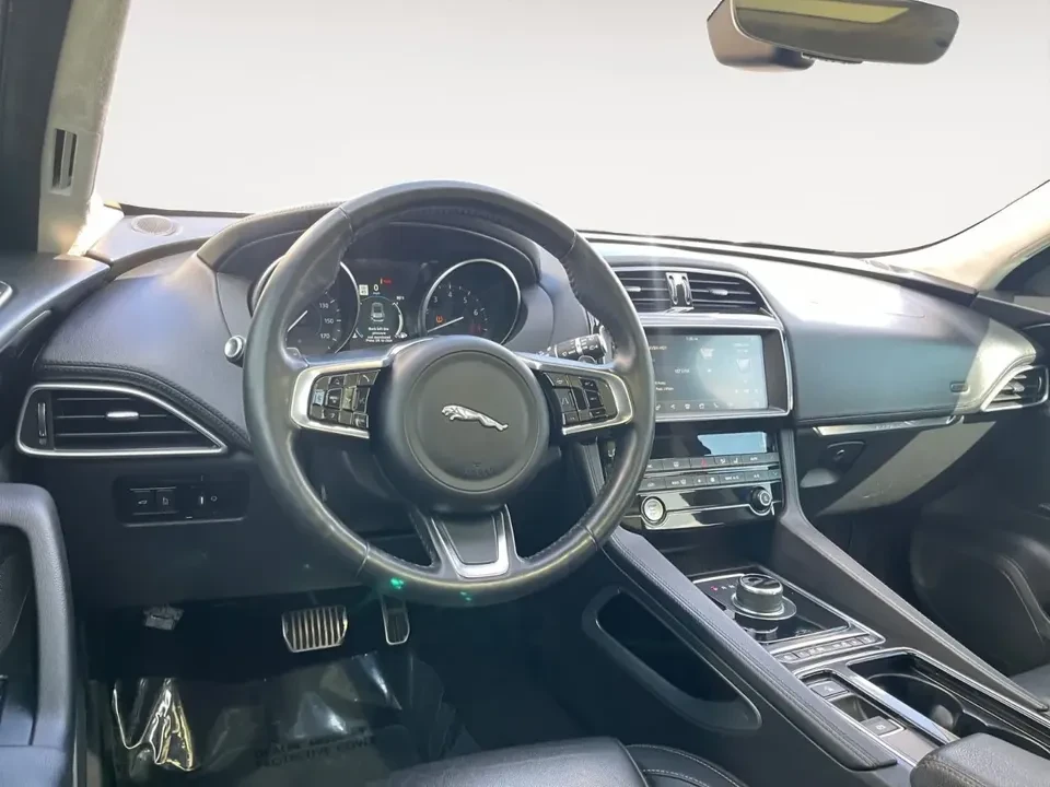 2019 Jaguar F-Pace - Image 4 of 9