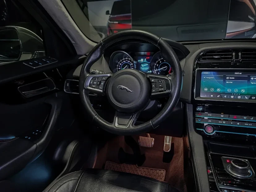 2019 Jaguar F-Pace - Image 4 of 10