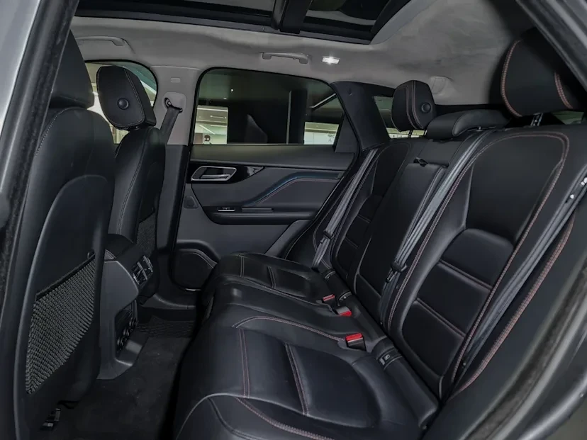 2019 Jaguar F-Pace - Image 8 of 10