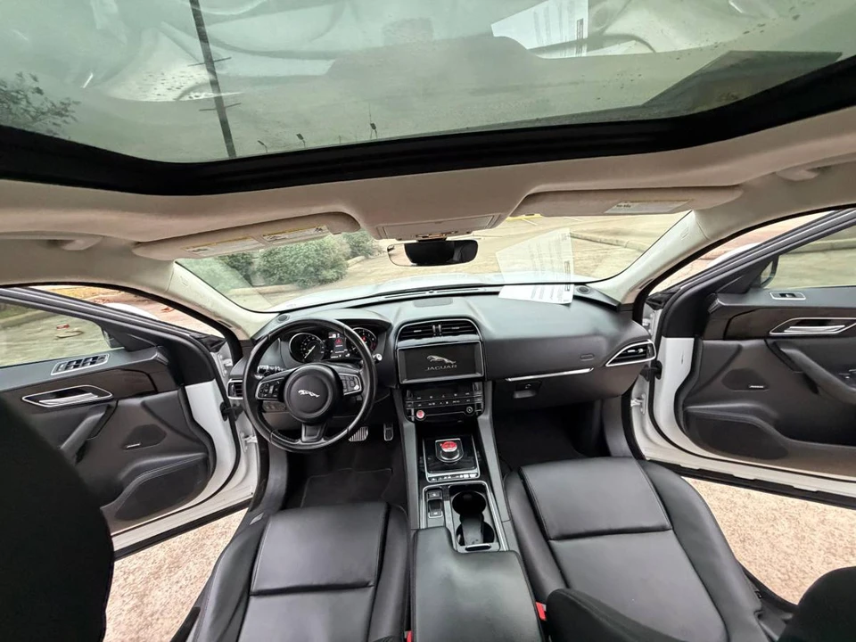 2019 Jaguar F-Pace - Image 20 of 23