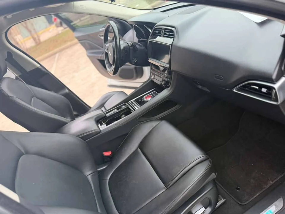 2019 Jaguar F-Pace - Image 14 of 23
