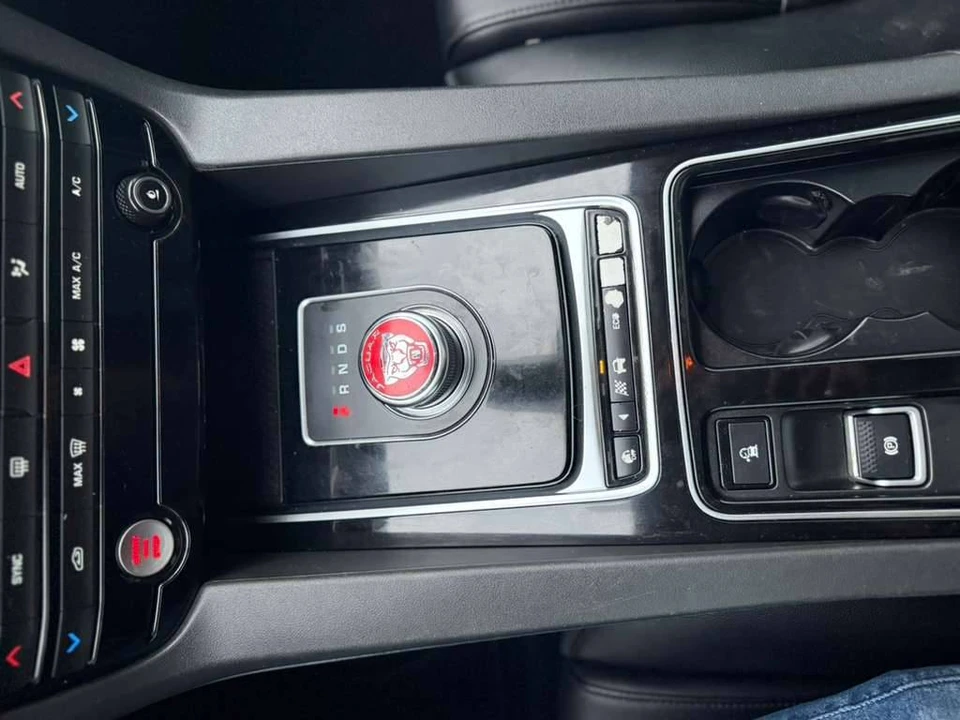 2019 Jaguar F-Pace - Image 22 of 23