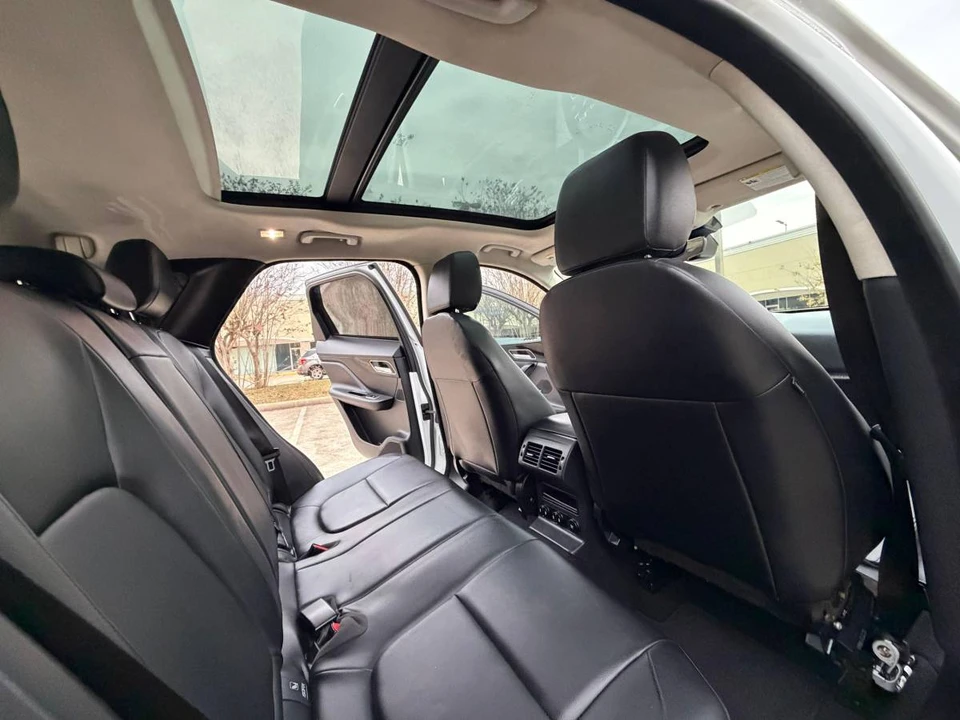 2019 Jaguar F-Pace - Image 17 of 23