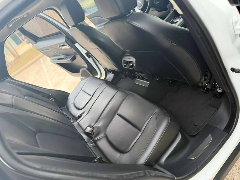 2019 Jaguar F-Pace - Image 15 of 23