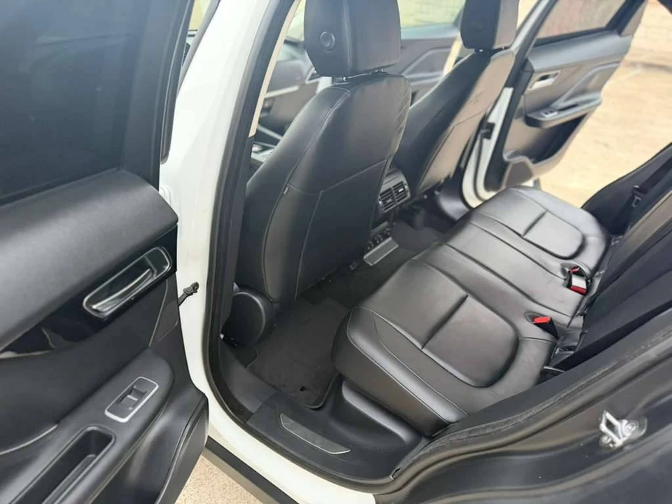 2019 Jaguar F-Pace - Image 13 of 23