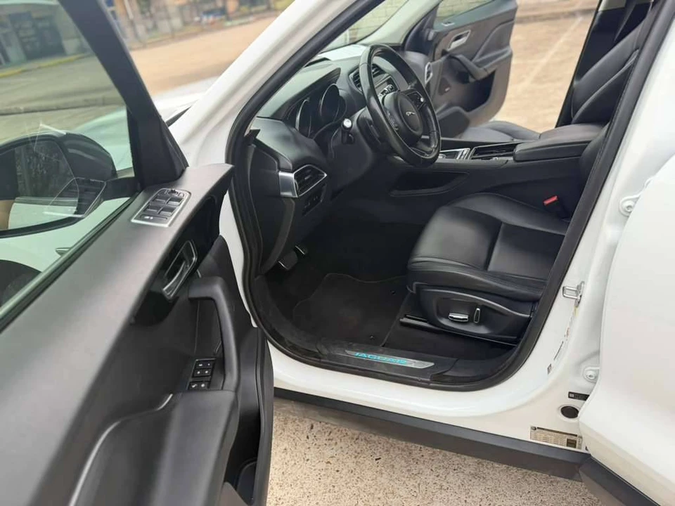 2019 Jaguar F-Pace - Image 12 of 23