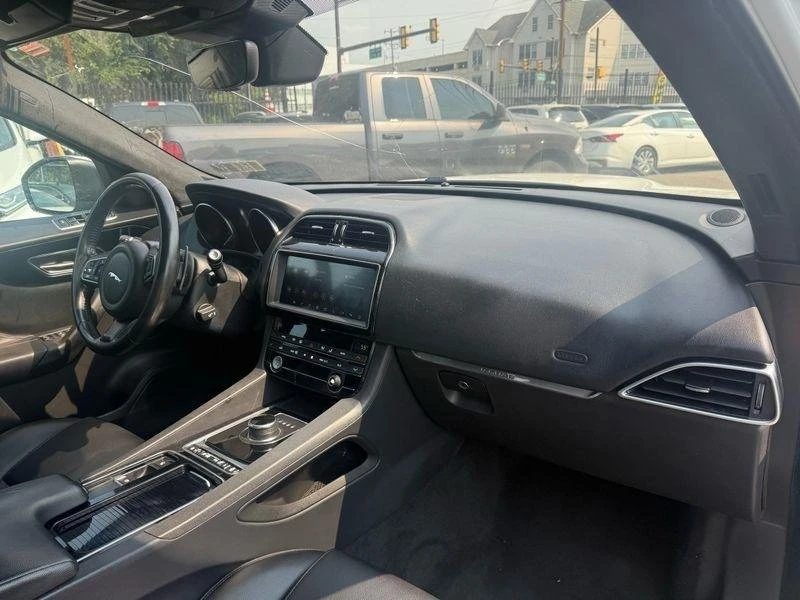 2019 Jaguar F-Pace - Image 9 of 20