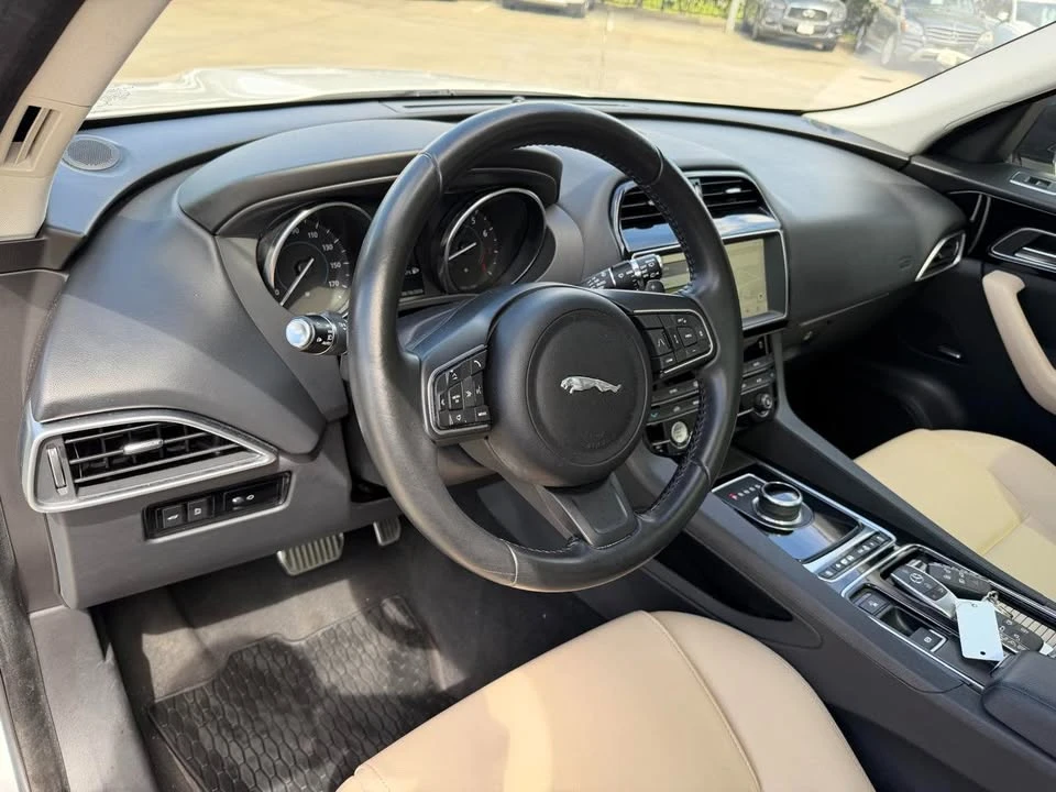 2019 Jaguar F-Pace - Image 8 of 16