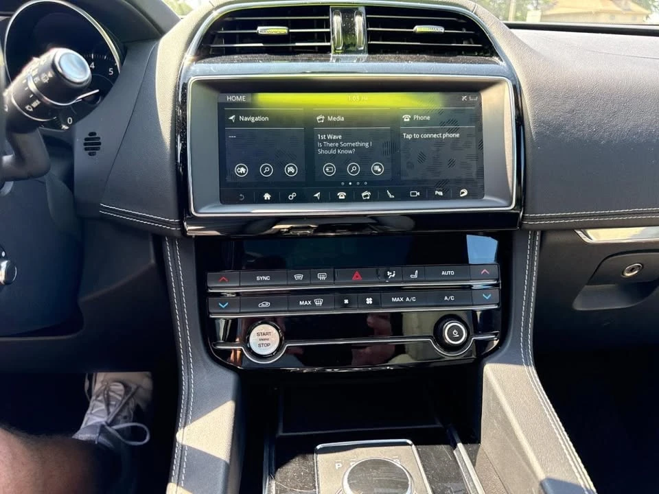 2019 Jaguar F-Pace - Image 14 of 15