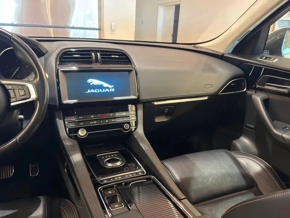 2019 Jaguar F-Pace - Image 18 of 20