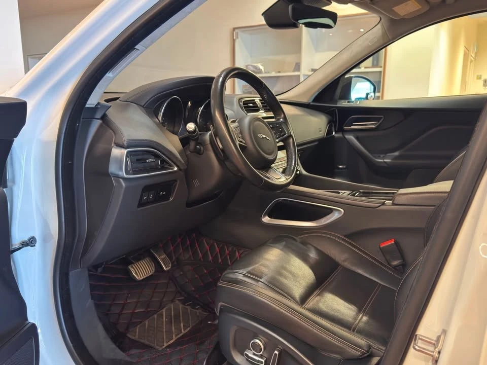 2019 Jaguar F-Pace - Image 13 of 20
