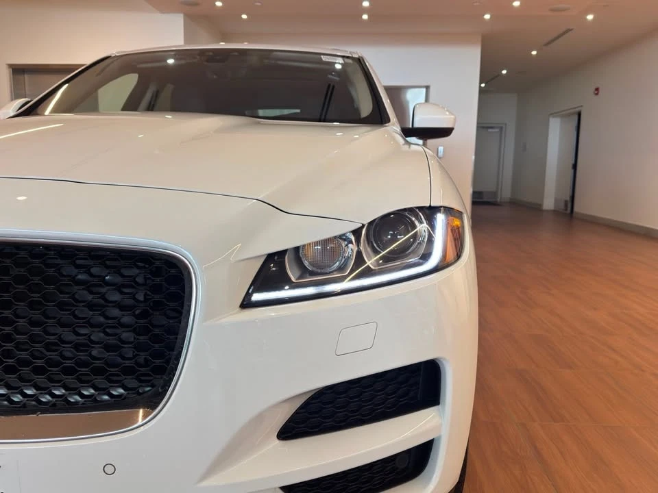 2019 Jaguar F-Pace - Image 9 of 20