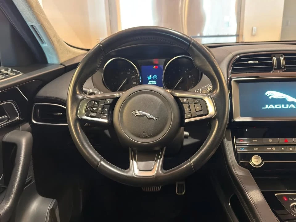 2019 Jaguar F-Pace - Image 16 of 20