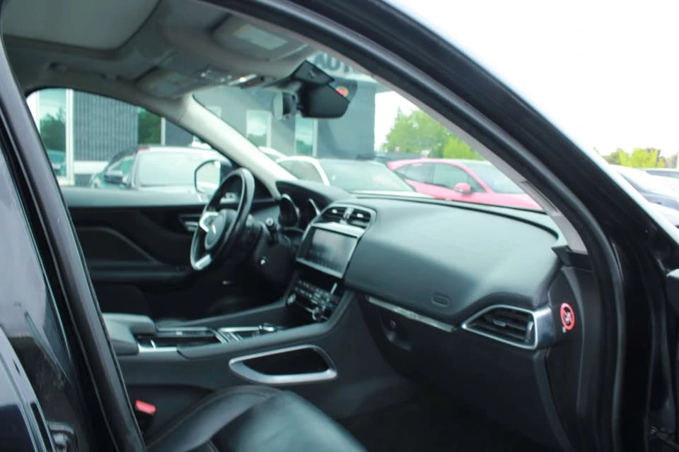 2019 Jaguar F-Pace - Image 16 of 20