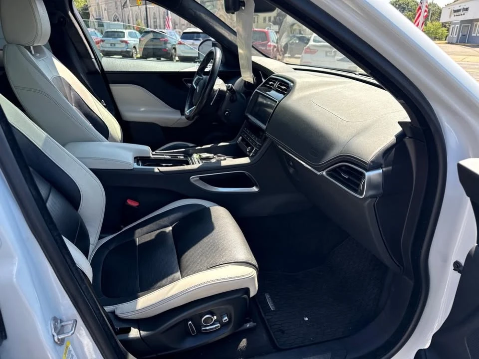 2019 Jaguar F-Pace - Image 6 of 15