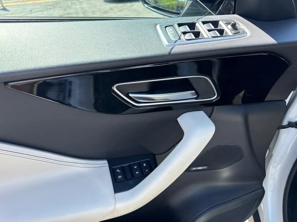 2019 Jaguar F-Pace - Image 11 of 15