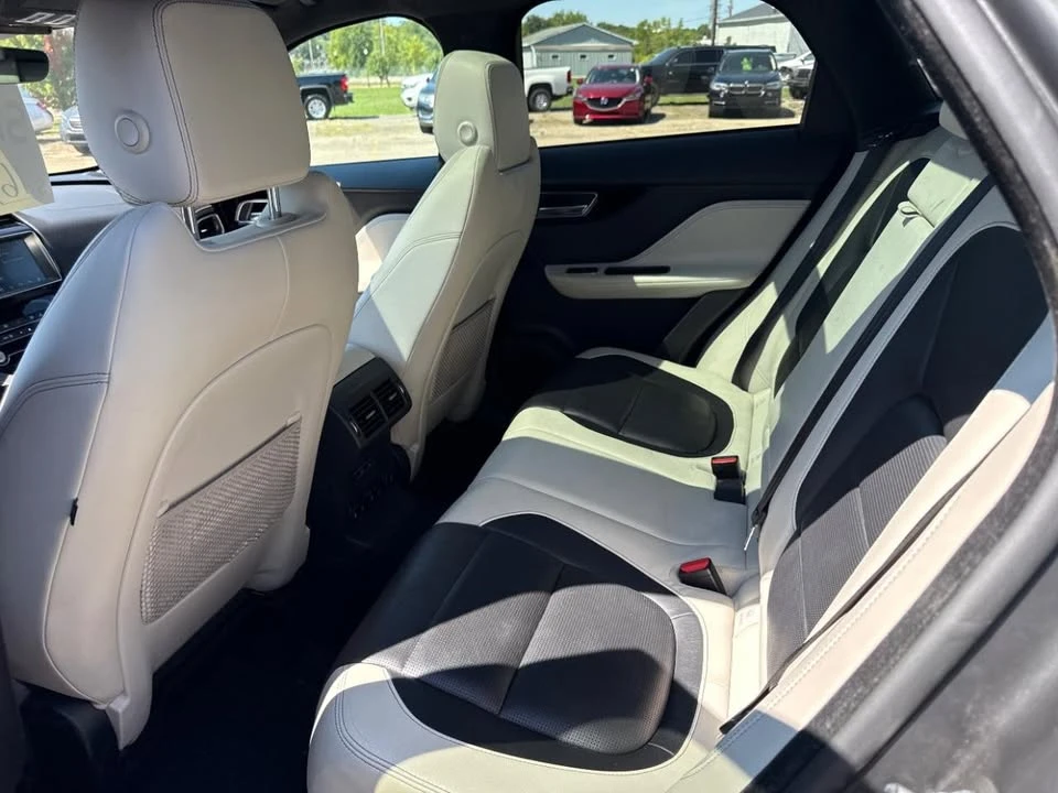2019 Jaguar F-Pace - Image 10 of 15