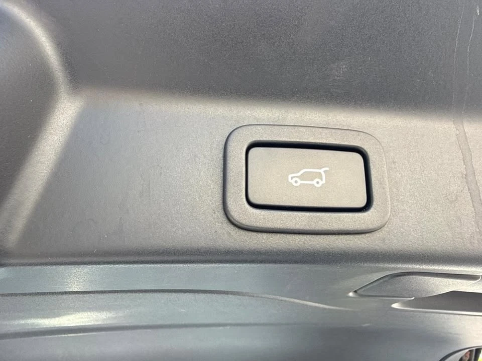 2019 Jaguar F-Pace - Image 9 of 15