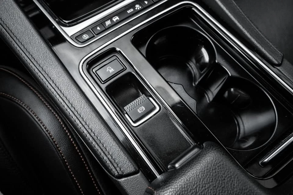 2019 Jaguar F-Pace - Image 12 of 15
