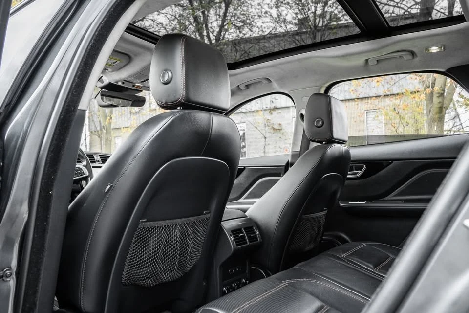 2019 Jaguar F-Pace - Image 15 of 15