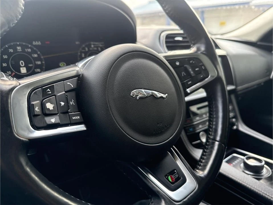 2019 Jaguar F-Pace - Image 11 of 20