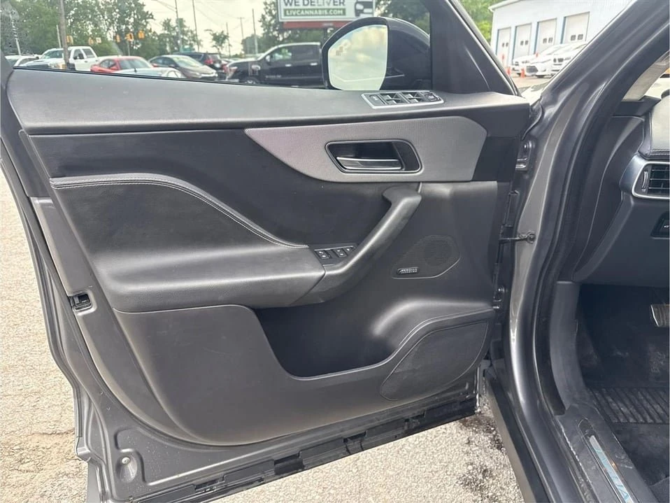2019 Jaguar F-Pace - Image 12 of 20
