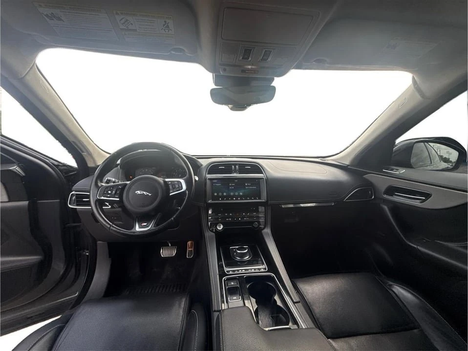 2019 Jaguar F-Pace - Image 18 of 20
