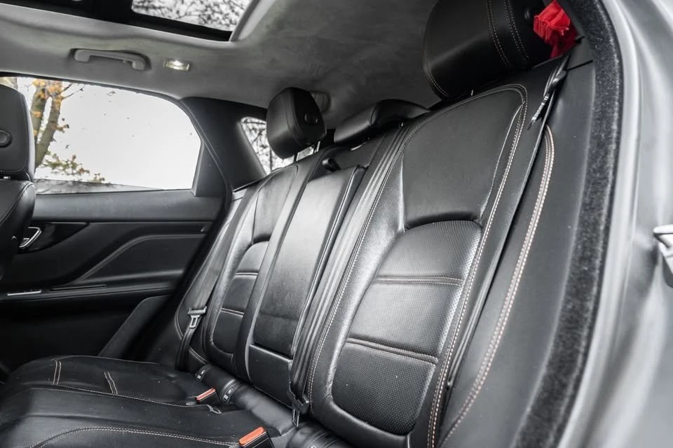 2019 Jaguar F-Pace - Image 14 of 15