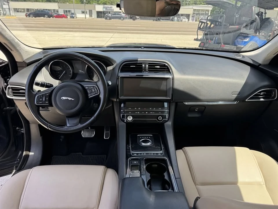 2019 Jaguar F-Pace - Image 11 of 14