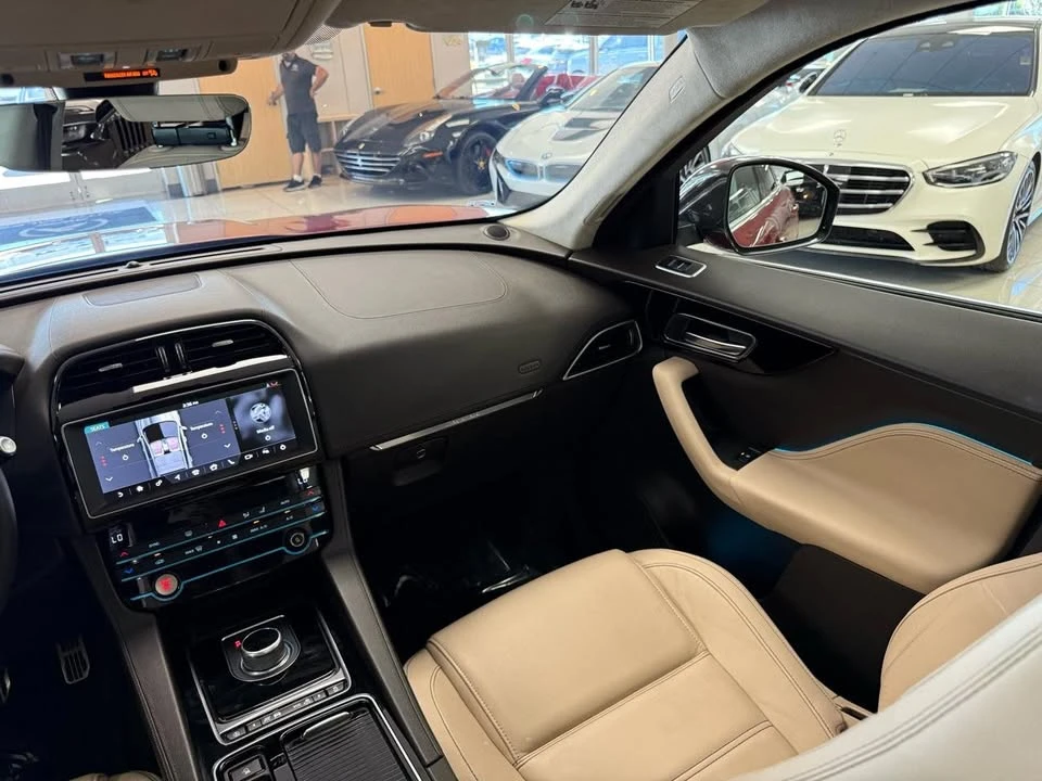 2019 Jaguar F-Pace - Image 13 of 20