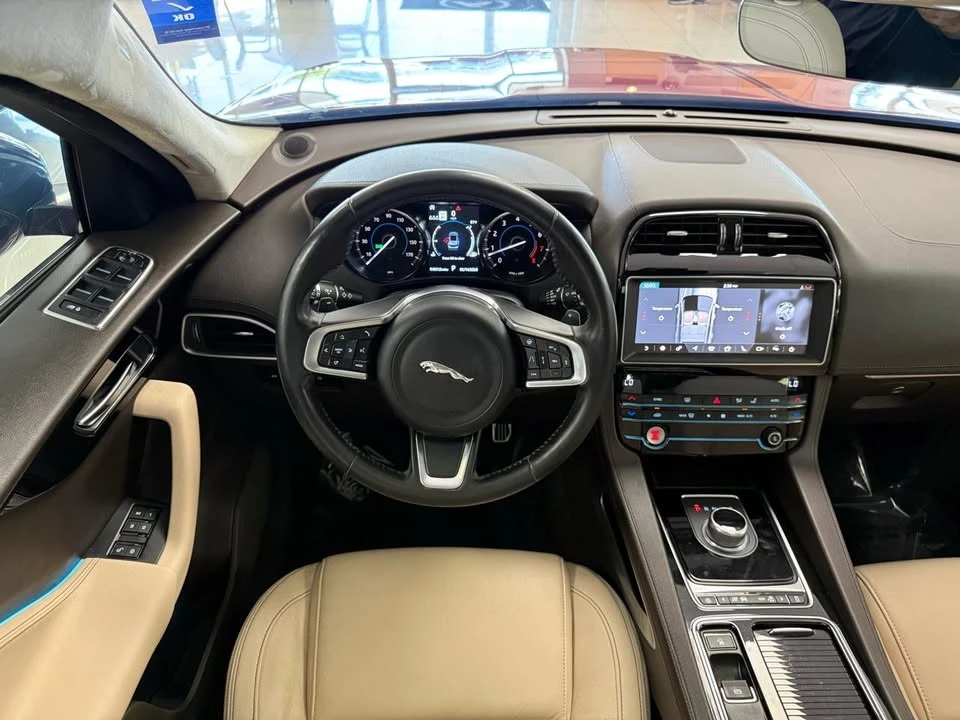 2019 Jaguar F-Pace - Image 12 of 20