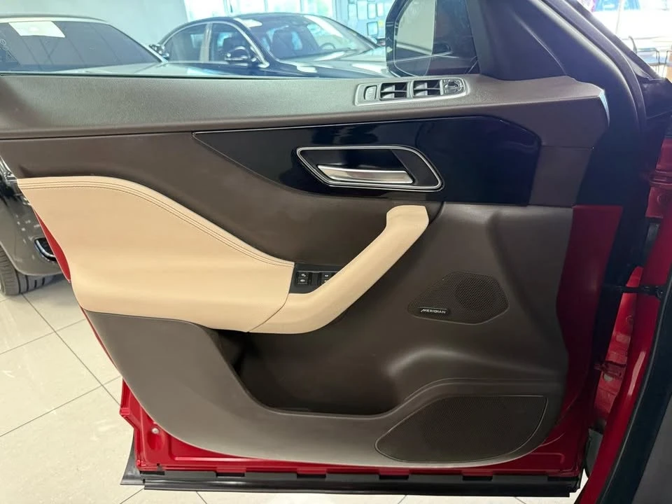 2019 Jaguar F-Pace - Image 9 of 20
