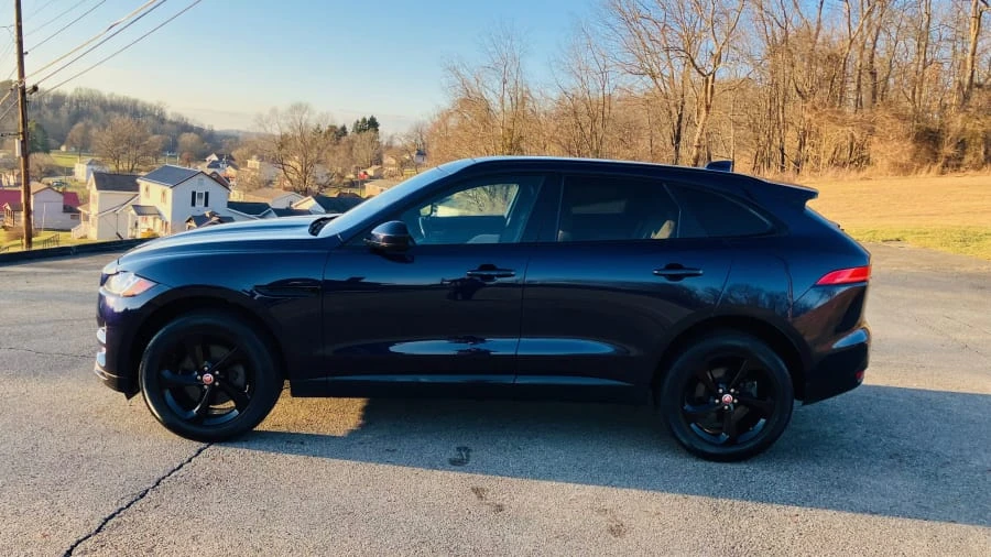 2019 Jaguar F-Pace - Image 2 of 10