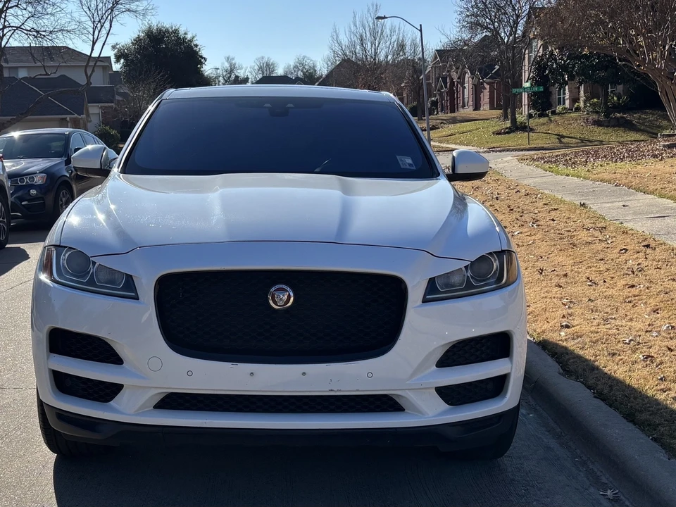 2019 Jaguar F-Pace - Image 2 of 9