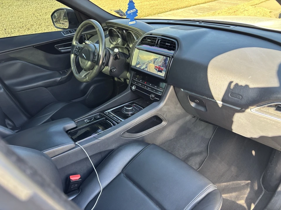 2019 Jaguar F-Pace - Image 8 of 9