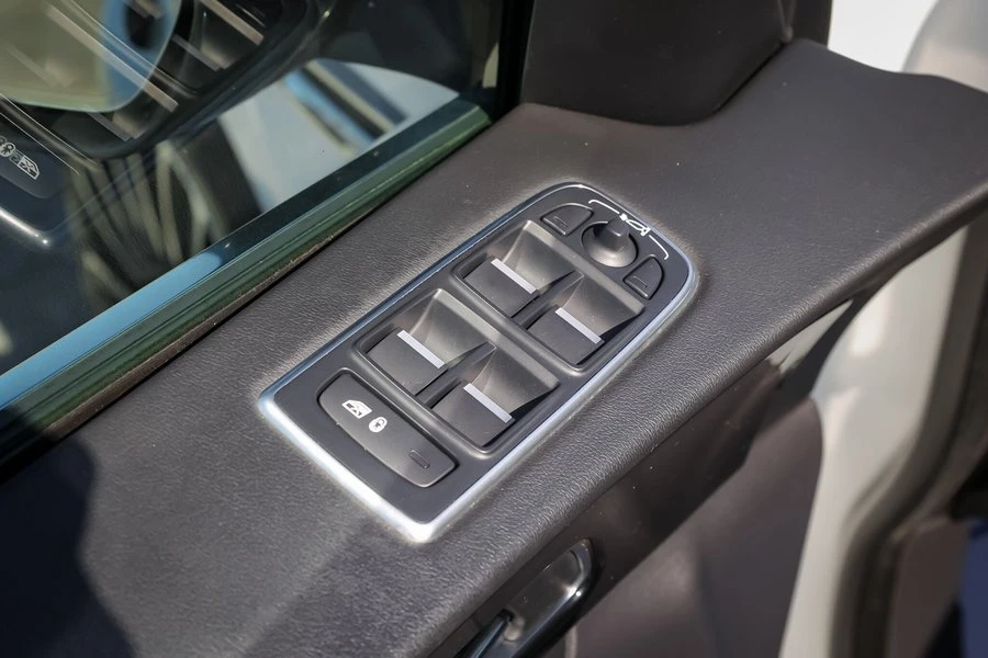 2019 Jaguar F-Pace - Image 15 of 20