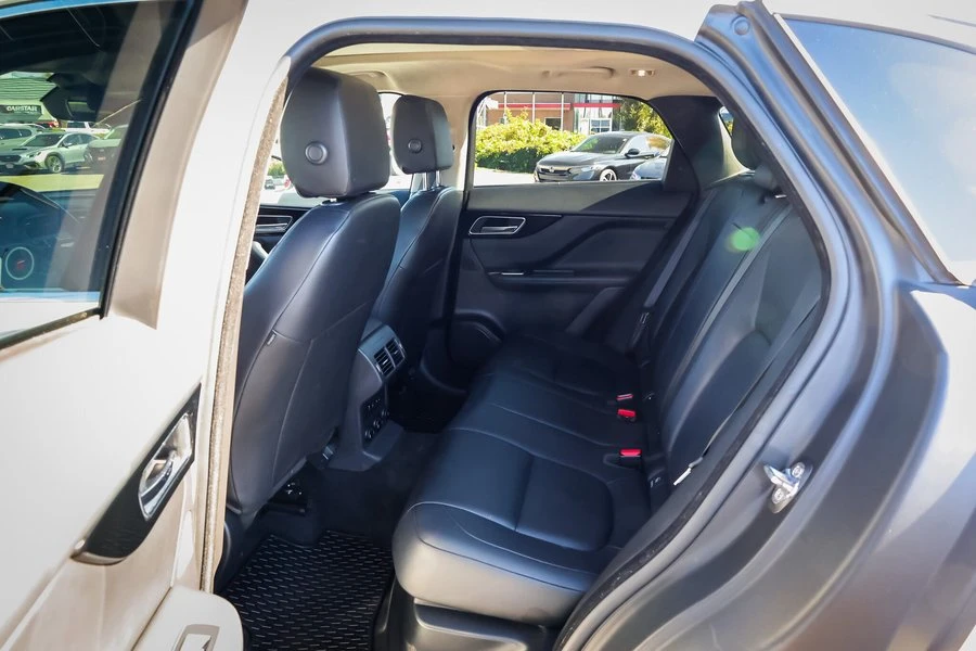 2019 Jaguar F-Pace - Image 9 of 20