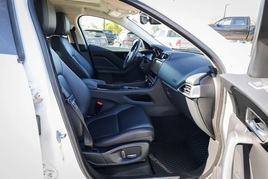 2019 Jaguar F-Pace - Image 11 of 20