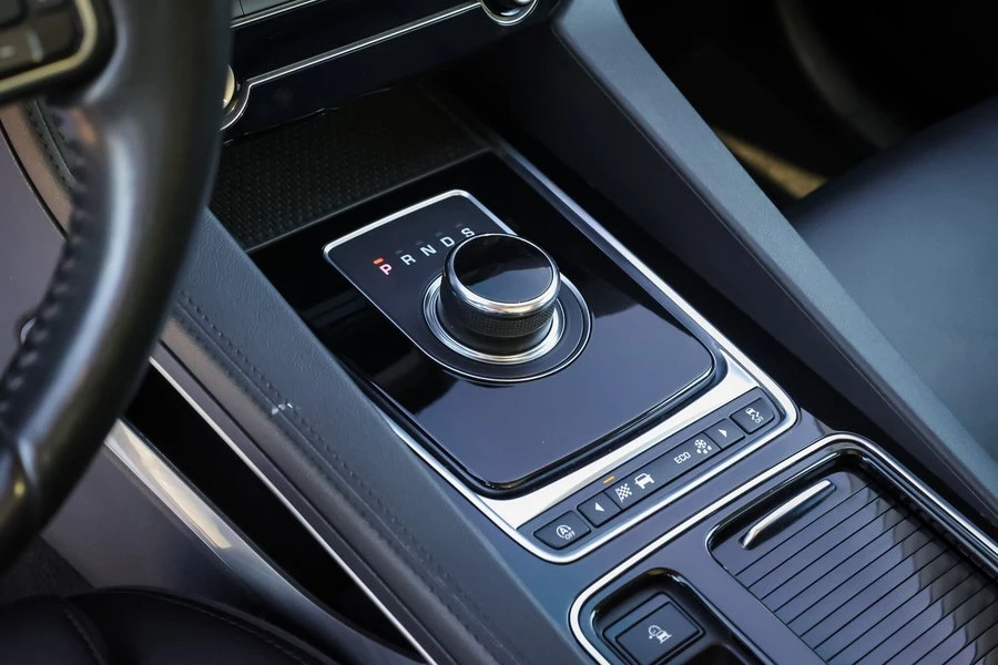 2019 Jaguar F-Pace - Image 16 of 20