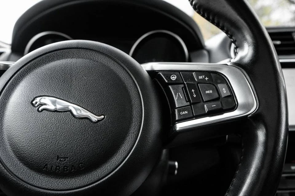2019 Jaguar F-Pace - Image 11 of 19