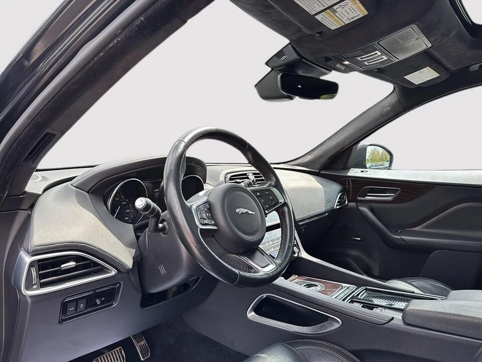 2019 Jaguar F-Pace - Image 12 of 20