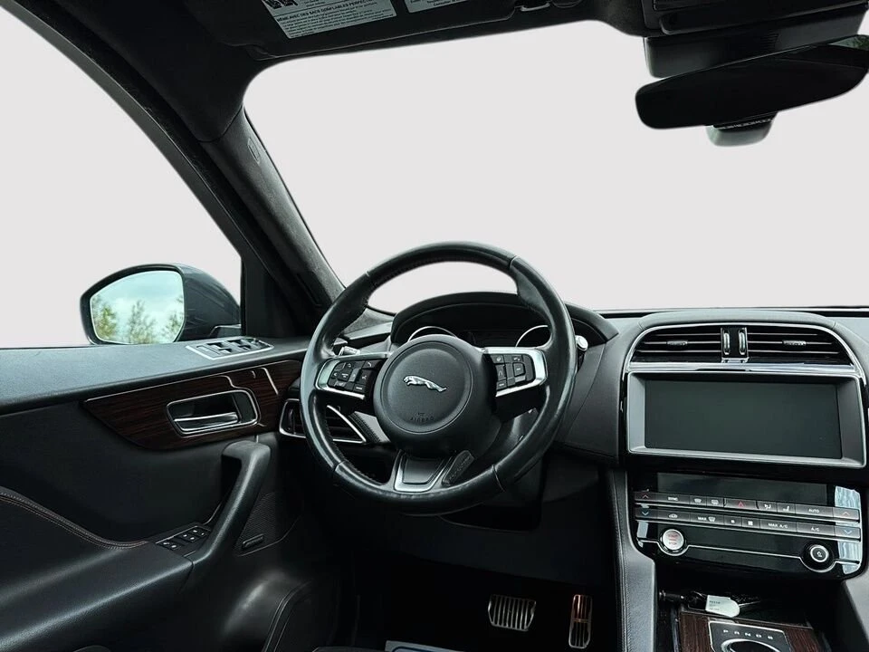 2019 Jaguar F-Pace - Image 18 of 20